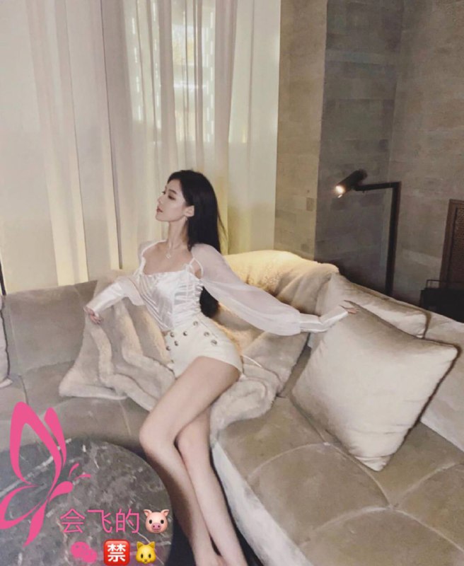 重庆cqq2⃣️颜值酷似baby 气质极佳身高:172CM年龄:97年胸围:D➕高素质 高情商 IQEQ双高纯兼职 时尚杂志mote