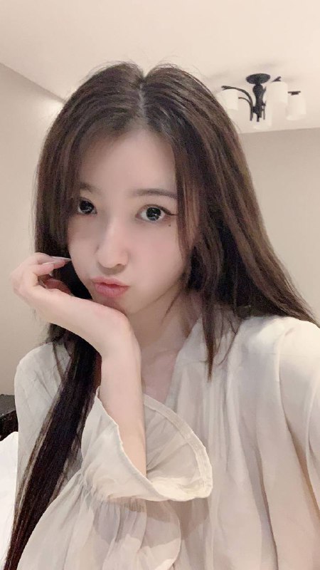 重庆刚下💦01年学生净高172🐻D皮肤雪白🍑臀  腰细臀翘 上下粉嫩真实生活照