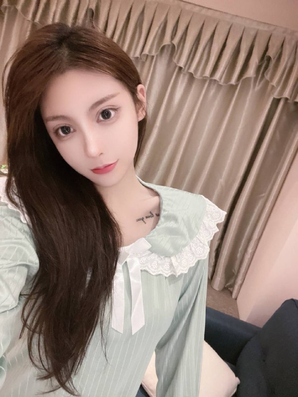 name: 鑫没age: 2003年出生height:168cm净身高bust:     C罩杯interest:兴趣爱好广泛 油画，JK 烘培，游泳。清纯又不失妩媚  筷子腿🍑臀 雪白肌肤 叫声超级酥  性格软萌 不催不事儿