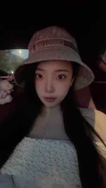 长沙-173E-奶茶美眉🐻 

（20个字符，突出地区、身高和特点）