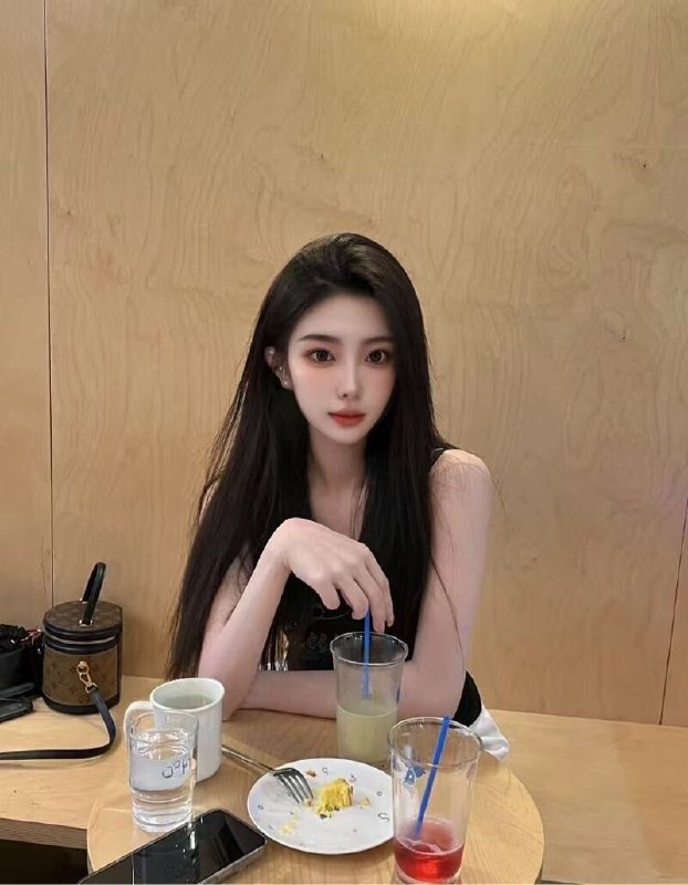 长沙❤️到#A05176D，03 假一陪十纯欲颜值天花板，A4腰  零整 零赘肉嫩逼 水足  体贴温柔素质高谈吐优雅大方 高学历高素质可甜可御 可纯可欲 皮肤白 蜜🍑桃臀性格好 主动热情 配合度高🌟需要安排点击预约:@AnnaGJ168📲被双向限制联系:@AnnaGJ168bot