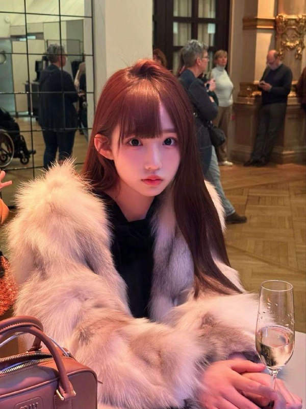 飘飘，学生兼职  极品纯欲Age:05身高:170真🐻E，A4小蛮腰，皮肤雪白，纯天然无整，温柔体贴，气质大方