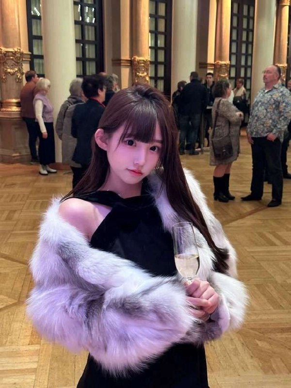 长沙❤️人，极品纯欲，首次登陆Age:05身高:170真🐻E，A4小蛮腰，皮肤雪白，纯天然无整，温柔体贴，气质大方