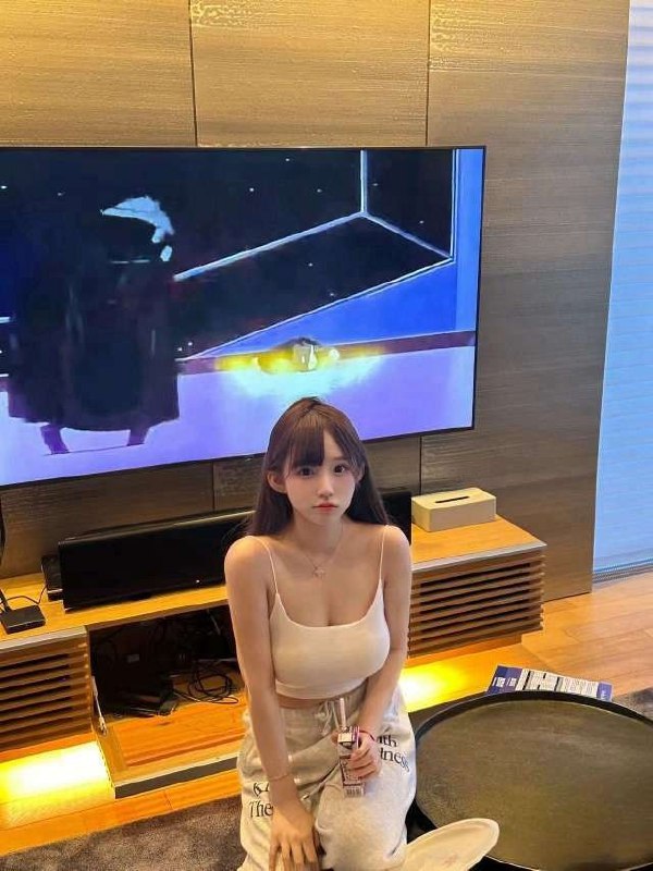 长沙❤️人，极品纯欲，首次登陆Age:05身高:170真🐻E，A4小蛮腰，皮肤雪白，纯天然无整，温柔体贴，气质大方