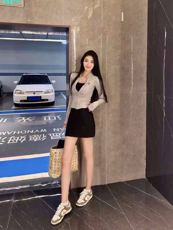 武汉小蕾玖➕新人 净高180模特兼职🐻E• 真实模特兼职 爱好旅游/健身/花艺/摄影• 新人下水 大长🦵真实E 皮肤雪白无纹身• 超温柔，配合度高大圈探花视频🌟需要安排点击预约:@AnnaGJ168📲被双向限制联系:@AnnaGJ168bot