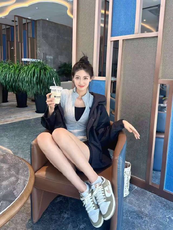 武汉小蕾玖➕新人 净高180模特兼职🐻E• 真实模特兼职 爱好旅游/健身/花艺/摄影• 新人下水 大长🦵真实E 皮肤雪白无纹身• 超温柔，配合度高大圈探花视频🌟需要安排点击预约:@AnnaGJ168📲被双向限制联系:@AnnaGJ168bot