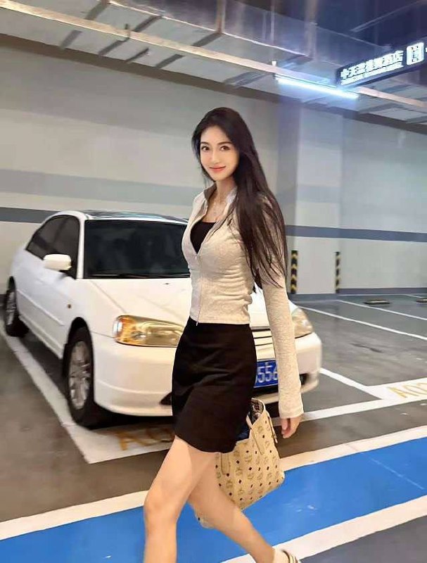 武汉小蕾玖➕新人 净高180模特兼职🐻E• 真实模特兼职 爱好旅游/健身/花艺/摄影• 新人下水 大长🦵真实E 皮肤雪白无纹身• 超温柔，配合度高大圈探花视频🌟需要安排点击预约:@AnnaGJ168📲被双向限制联系:@AnnaGJ168bot