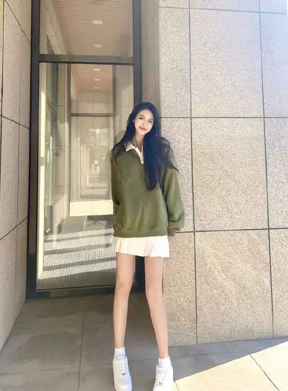 武汉小蕾玖➕新人 净高180模特兼职🐻E• 真实模特兼职 爱好旅游/健身/花艺/摄影• 新人下水 大长🦵真实E 皮肤雪白无纹身• 超温柔，配合度高大圈探花视频🌟需要安排点击预约:@AnnaGJ168📲被双向限制联系:@AnnaGJ168bot