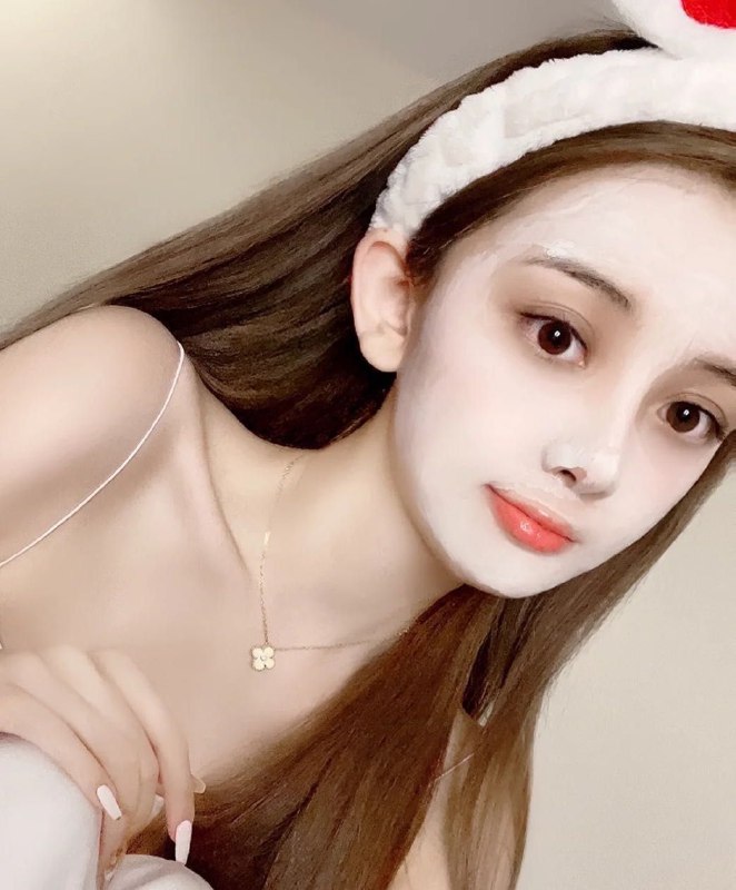 武汉摩羯➕青青🎬小演员出演过多部影视作品，王子文替身真人真照⚠️🈲️🎩☘️168   Dcup☘️。A4纸片腰。雪白纤细🥢腿.素质高，性格超好，会聊天#体验感好#好评#推荐🌟需要安排点击预约:@AnnaGJ168📲被双向限制联系:@AnnaGJ168bot