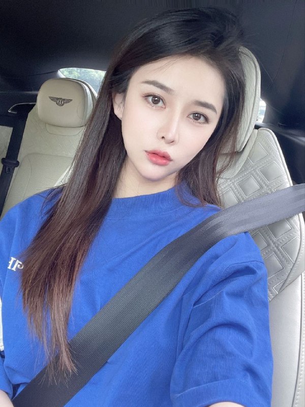 武汉摩羯➕青青🎬小演员出演过多部影视作品，王子文替身真人真照⚠️🈲️🎩☘️168   Dcup☘️。A4纸片腰。雪白纤细🥢腿.素质高，性格超好，会聊天#体验感好#好评#推荐🌟需要安排点击预约:@AnnaGJ168📲被双向限制联系:@AnnaGJ168bot