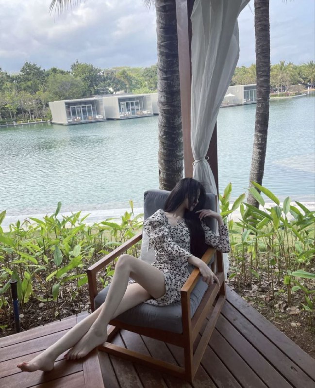 武汉摩羯➕青青🎬小演员出演过多部影视作品，王子文替身真人真照⚠️🈲️🎩☘️168   Dcup☘️。A4纸片腰。雪白纤细🥢腿.素质高，性格超好，会聊天#体验感好#好评#推荐🌟需要安排点击预约:@AnnaGJ168📲被双向限制联系:@AnnaGJ168bot