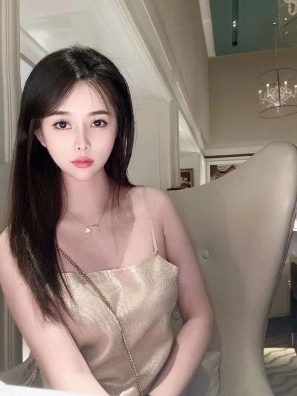 武汉摩羯➕青青🎬小演员出演过多部影视作品，王子文替身真人真照⚠️🈲️🎩☘️168   Dcup☘️。A4纸片腰。雪白纤细🥢腿.素质高，性格超好，会聊天#体验感好#好评#推荐🌟需要安排点击预约:@AnnaGJ168📲被双向限制联系:@AnnaGJ168bot