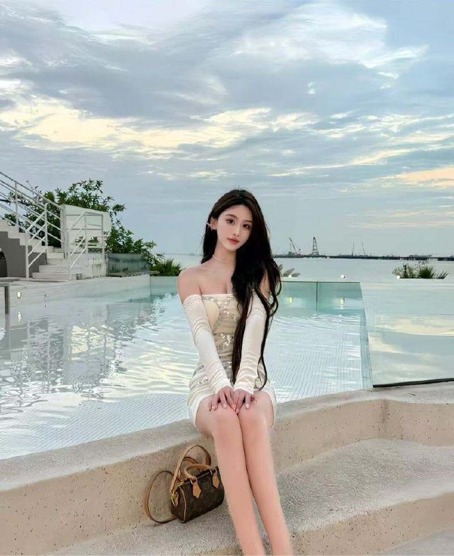 武汉摩羯➕新人网红纯欲172🌸新人第一次下💦超级温柔，超级听话🌸00年，172，58kg 大E🐻🌸丰腴饱满 完美腰臀 口活超好🌸共🛁制服情趣 待你如男友#新茶#网红款🌟需要安排点击预约:@AnnaGJ168📲被双向限制联系:@AnnaGJ168bot