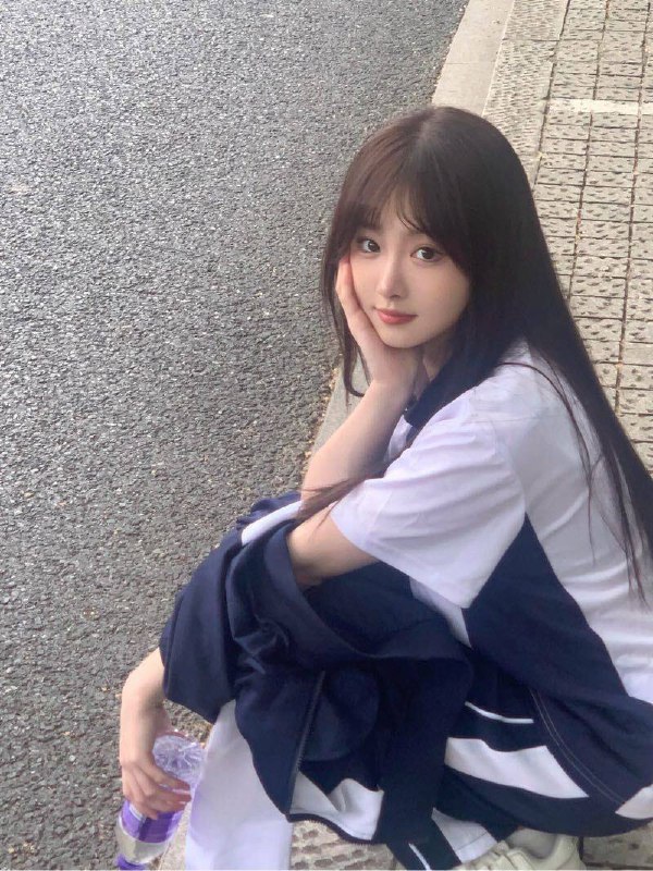 武汉小蕾玖➕05年170C 湖北大学在读全身0整 清纯可爱性格温柔乖巧身材比例好 皮肤雪白细腻初恋的感觉.🥰🌟需要安排点击预约:@AnnaGJ168📲被双向限制联系:@AnnaGJ168bot