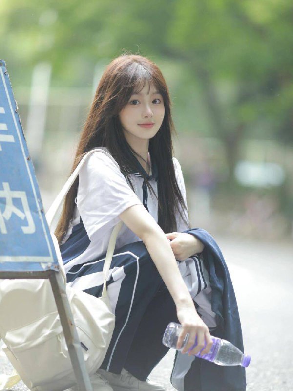 武汉小蕾玖➕05年170C 湖北大学在读全身0整 清纯可爱性格温柔乖巧身材比例好 皮肤雪白细腻初恋的感觉.🥰🌟需要安排点击预约:@AnnaGJ168📲被双向限制联系:@AnnaGJ168bot