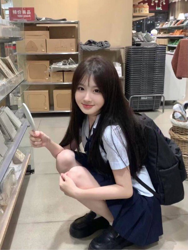 武汉小蕾玖➕05年170C 湖北大学在读全身0整 清纯可爱性格温柔乖巧身材比例好 皮肤雪白细腻初恋的感觉.🥰🌟需要安排点击预约:@AnnaGJ168📲被双向限制联系:@AnnaGJ168bot