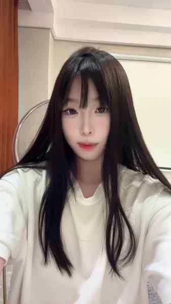 武汉外围-170C-雪白身材-初恋感觉