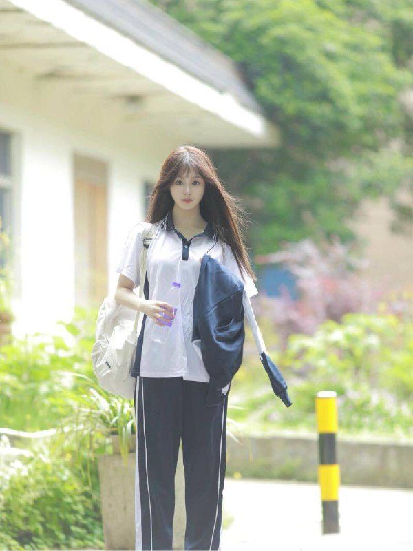 武汉小蕾玖➕05年170C 湖北大学在读全身0整 清纯可爱性格温柔乖巧身材比例好 皮肤雪白细腻初恋的感觉.🥰🌟需要安排点击预约:@AnnaGJ168📲被双向限制联系:@AnnaGJ168bot