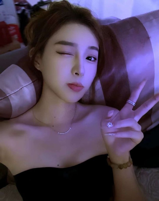 武汉摩羯➕新人小秦岚极品网红气质型🉑甜🉑咸170D🉑69🐍无不良嗜好没纹身不抽烟不喝酒#网红款#性感烧杯#新茶🌟需要安排点击预约:@AnnaGJ168📲被双向限制联系:@AnnaGJ168bot