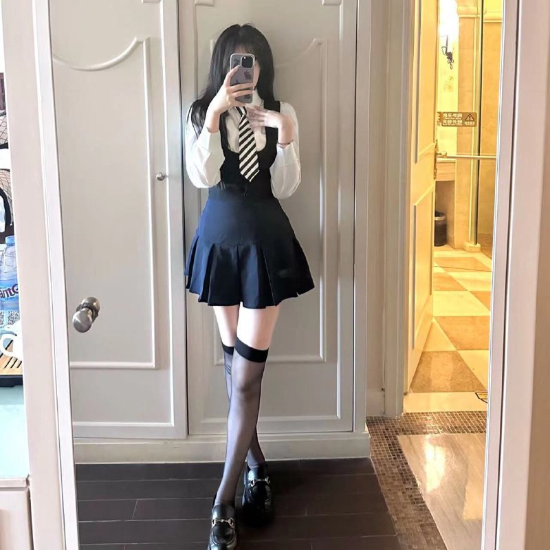 武汉摩羯+兼职真实在校大学生05年172D真胸天然無整，肤白貌美爱好广泛 钢琴四9级有证书谈吐优雅高素质 有学生证，清纯高瘦，甜美可爱😄JK控不二之选不抽烟，小纹身，🉑69🉑🐍🉑🚗暂无gzs，🉑代开#学生#兼职#推荐#好评🌟需要安排点击预约:@AnnaGJ168📲被双向限制联系:@AnnaGJ168bot