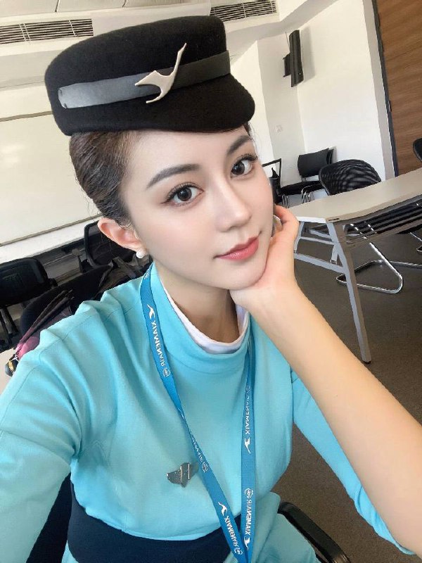 武汉小蕾玖➕厦航乘务员   171e00后CC  171e  46kg   可纯可御洋气 皮肤滑嫩白皙.身材气质俱佳 .  高情商 .温柔 热情                                                        爱好:健身 潜水 旅行 网球 滑雪 高尔夫⚠️⚠️⚠️航班到港时间可能出现变动，必须提前预约。另外公司规定晚上12点以后禁止外出🔴需要安排点击预约:@AnnaGJ168🟡被双向限制请联系:@AnnaGJ168bot