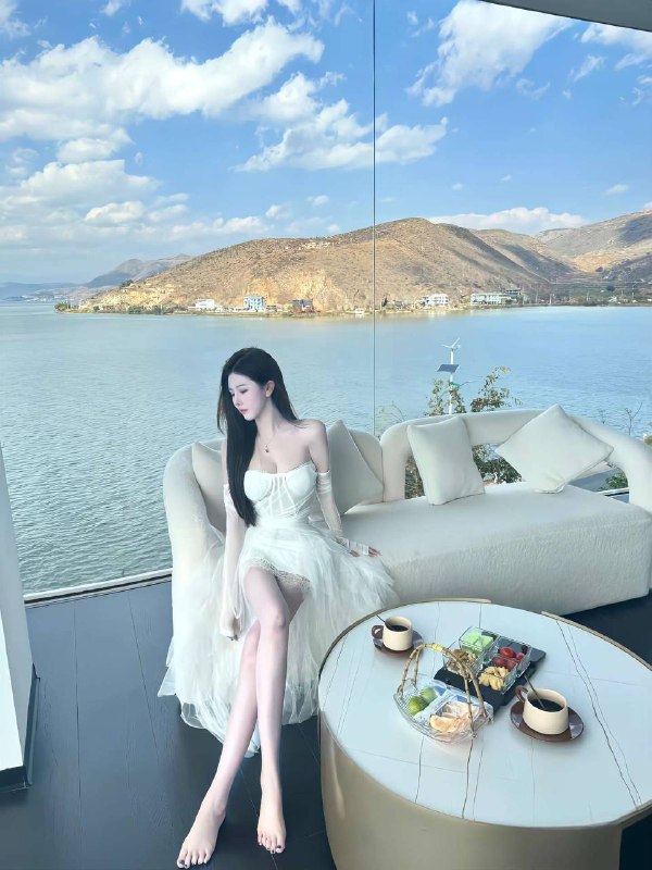 武汉小蕾玖➕极品大F网红170，90斤，胸F天然🈚整，03年，全身雪白，胸大苗条，穿衣时尚🔴需要安排点击预约:@AnnaGJ168🟡被双向限制请联系:@AnnaGJ168bot