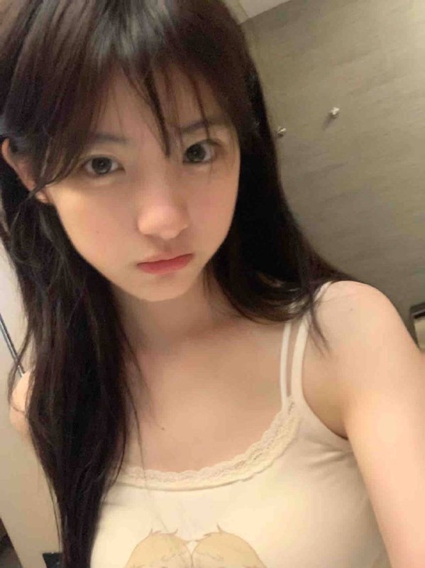 武汉小蕾玖➕05年165d 武汉中南财大本科在读全身0整 清纯可爱性格温柔乖巧·身材比例好 皮肤雪白细腻·初恋的感觉.🥰一定不辜负您的抬爱