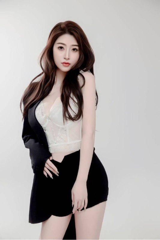 武汉小蕾玖➕纯人 172E艾琳（本人照假陪)◦﻿﻿Hight 172cm • Age: 00 • Bust E 入签约博主 平面模特 偶尔兼职◦﻿﻿爱好/舞蹈 健身 探店 旅行◦全身无赘肉 饱满傲人身材