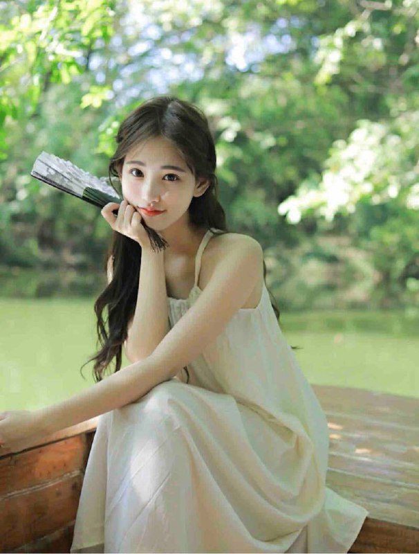 武汉小蕾玖➕音乐学院 兼职𝗗𝗮𝘁𝗲：❶⑦〇 / D  03年 川妹子𝗦𝗰𝗵𝗼𝗼𝗹：武汉 音乐学院𝗞𝗲𝘆𝘄𝗼𝗿𝗱：90斤 · 邻家粉白 ·素颜 · Jk这个世界上美好的事情不多，立秋傍晚河对岸吹来的风，和笑起来甜的要命的女孩