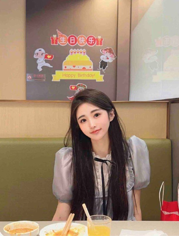 武汉小蕾玖➕音乐学院 兼职𝗗𝗮𝘁𝗲：❶⑦〇 / D  03年 川妹子𝗦𝗰𝗵𝗼𝗼𝗹：武汉 音乐学院𝗞𝗲𝘆𝘄𝗼𝗿𝗱：90斤 · 邻家粉白 ·素颜 · Jk这个世界上美好的事情不多，立秋傍晚河对岸吹来的风，和笑起来甜的要命的女孩