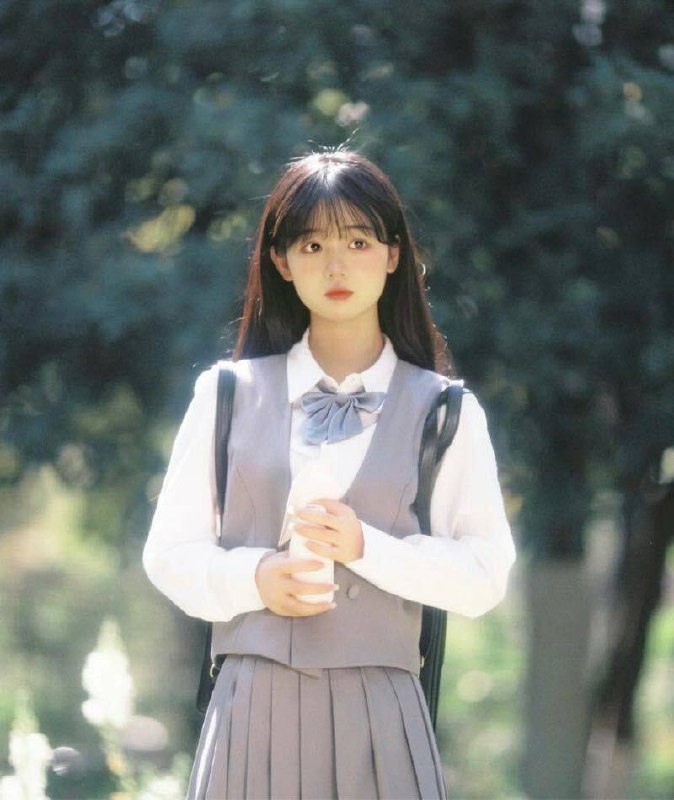 🧸165 96斤 零整容🧸大眼睛  皮肤白皙🧸敏感体质 配合度高🧸在校生课余兼职赚取生活费学费  请尽量提前预约🪄