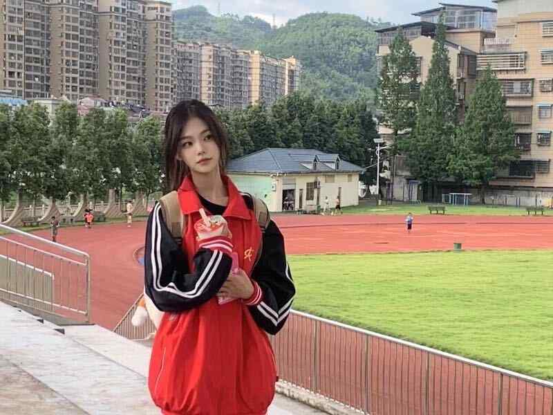 #恒大歌舞团在逃学生妹