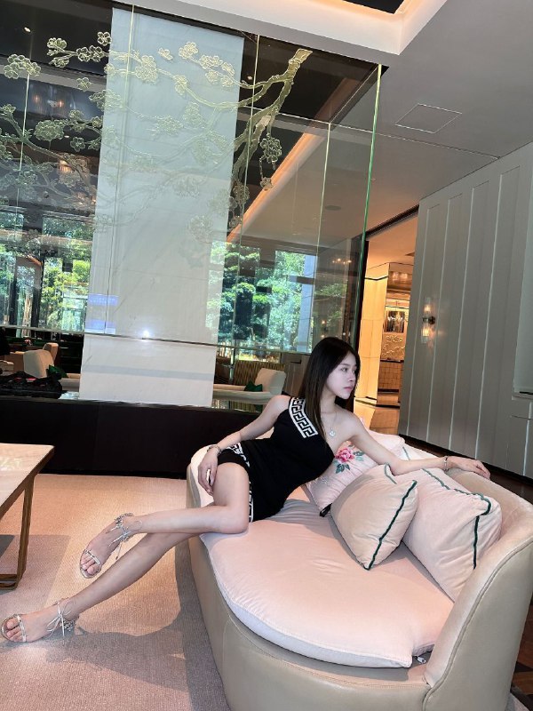 #恒大歌舞团高挑气质美女