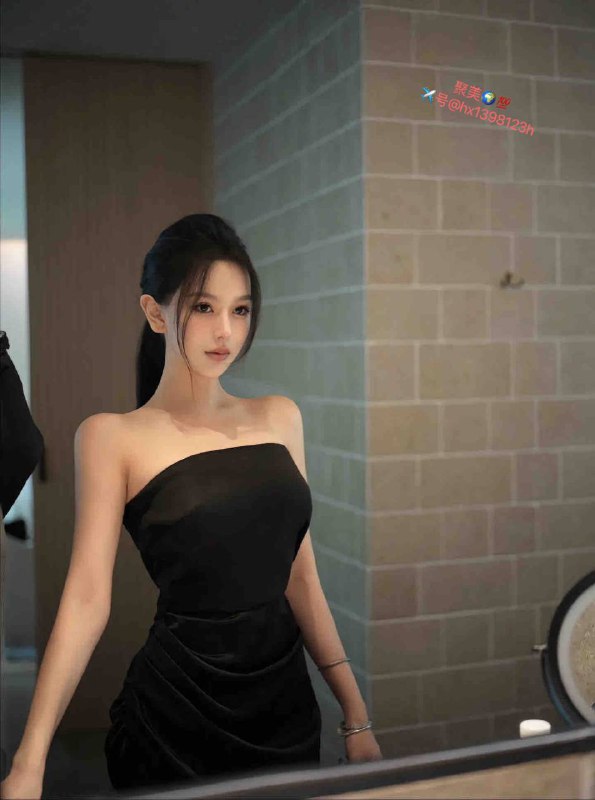 重庆❤️人• 173Dcup 95 斤纯天然身材汗水铸就• 超级无敌大牌气质全身奢侈品品牌• 富养长大的千金大小姐 见多识广【左手手臂有一纹身为证 其余均是冒】仅短期兼职 不验证真实本人无任何差别