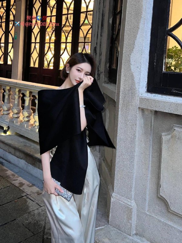 重庆极品❤️人•职业：演员，模特•身高：173cm    体重：49kg•胸围：真胸36E•腰围：65cm•臀围：98cm•年龄：23•肤色：雪白超S型身型，黄金比例，气质女神款时尚洋气，双商在线，谈吐一流