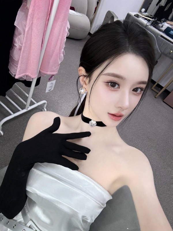 重庆极品新人Age • 03年  净168🐻c  90🪼温柔女友feel   皮肤超白滑嫩🪼可素颜淡妆见面 气质绝佳  差距甚微🪼性格绝佳小网红纯兼职  可清纯可御姐