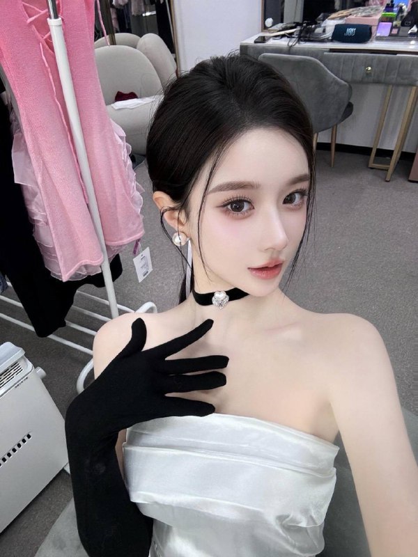 重庆极品新人Age • 03年  净168🐻c  90🪼温柔女友feel   皮肤超白滑嫩🪼可素颜淡妆见面 气质绝佳  差距甚微🪼性格绝佳小网红纯兼职  可清纯可御姐