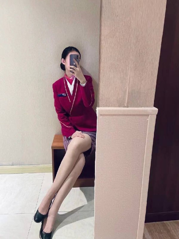 重庆～气质空乘南航在飞✈️五星服务 全套制服高跟鞋 可验证件可跟飞圈外短暂兼职 每月只开几天 期待相遇😎高173重98/🐻‍❄️D细腰翘tun 高素质高情商皮肤❄️白光滑细腻3⃣️點粉🌸