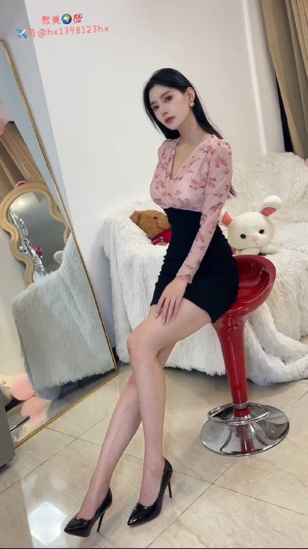 重庆❤️人超模180D 22..113🐍6前凸后翘长腿 高跟丝袜制服情