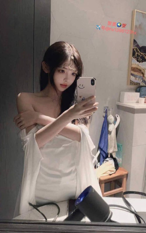 重庆❤️人肤若凝脂（皮肤和泥鳅一样滑溜）净高163  芳龄19  真🐻小c无科技雪白肌肤  热情主动会