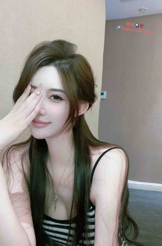 重庆❤️人170 98 c➕00年在职空乘 可看app平时只兼职 很少接单性格好脾气好不冷场，自己会找话题网红精致脸 本人与照片无区别人照合一