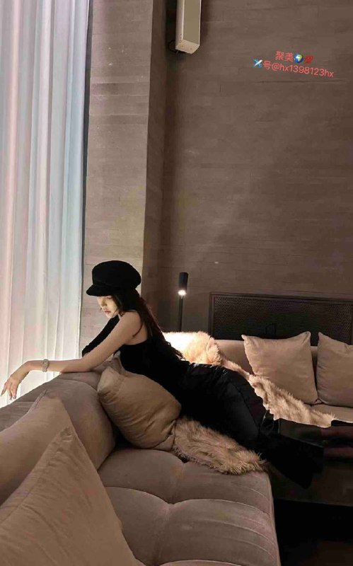 重庆❤️人170 98 c➕00年在职空乘 可看app平时只兼职 很少接单性格好脾气好不冷场，自己会找话题网红精致脸 本人与照片无区别人照合一