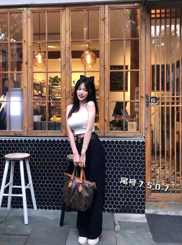 重庆🌟人首次下海01年168 真D  名校在读生 英语专八级  日语 法语 交流无压力托福成绩113 本科top985毕业 香港大学硕士 哥伦比亚大学博士在读   可验证人美声甜  全身零整