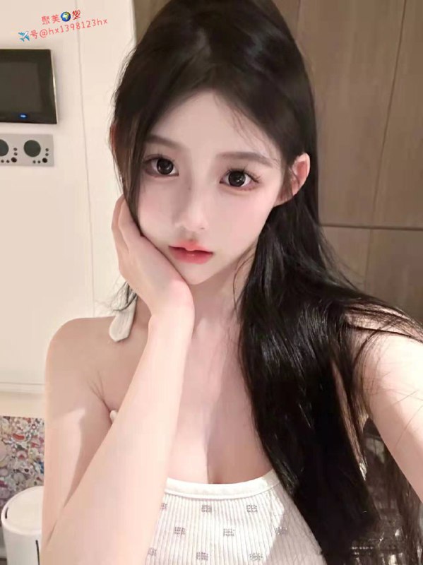重庆新人3⃣️外5⃣️168 d，无瑕疵的巨白，无纹身，无疤痕，筷子腿很直网红小纯
