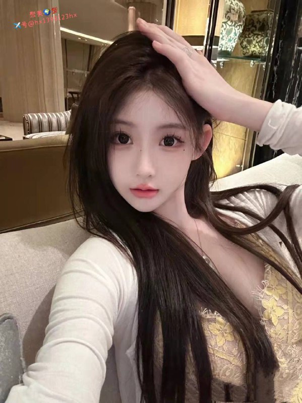 重庆新人3⃣️外5⃣️168 d，无瑕疵的巨白，无纹身，无疤痕，筷子腿很直网红小纯