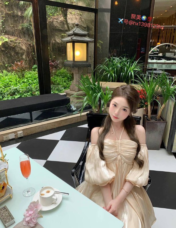 重庆❤️人纯欲00后邻家小学妹172d 纯情美眉·瑜伽舞蹈健身达人相貌娇媚时尚大蜜肤色白皙大气温柔可盐可甜邻家学妹般女朋友既视感