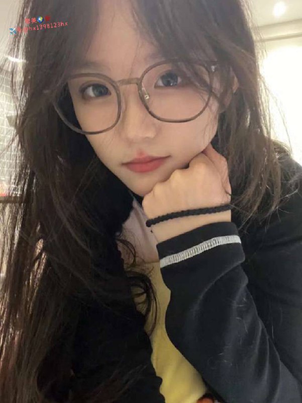 重庆❤️人兼职02学妹﻿﻿•Height身高/165•﻿Weight体重/86•﻿Bust胸围/C﻿•Age年龄/02﻿🥢腿 乖巧可爱全身雪白 不抽烟无不良嗜好  给您初恋的感觉