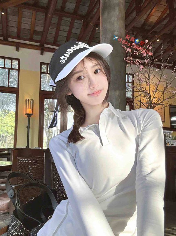 重庆真人条件巨好纯兼职❤️人绝美冷白皮🥛婴儿肌肤吹弹可破喜白碧玺 只接素质课05年身高170🐻C 长期健身只接素质课