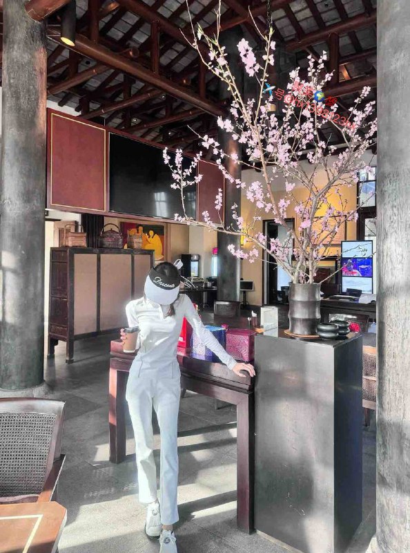 重庆真人条件巨好纯兼职❤️人绝美冷白皮🥛婴儿肌肤吹弹可破喜白碧玺 只接素质课05年身高170🐻C 长期健身只接素质课