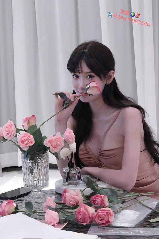 重庆❤️人圈外兼职 极品网红款. Age: 00. Height: 176cm. Weight:45kg.Cup:D高素质性格好兼职极品模特可纯可御全身雪白无风尘味女友feel